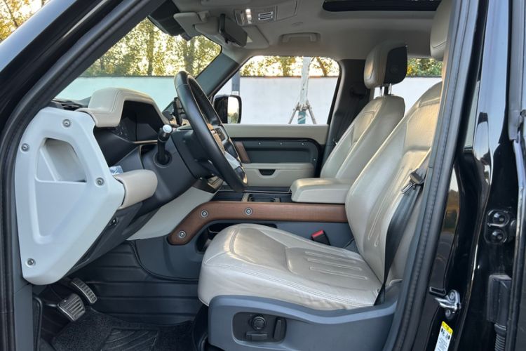 Used Land Rover Defender 2020 110 P400 HSE Interior 7