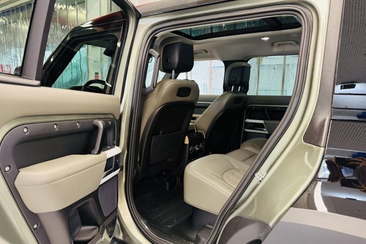 Used Land Rover Defender 2020 110 P400 SE Interior 8