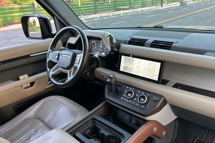 Used Land Rover Defender 2020 110 P400 HSE Interior 8