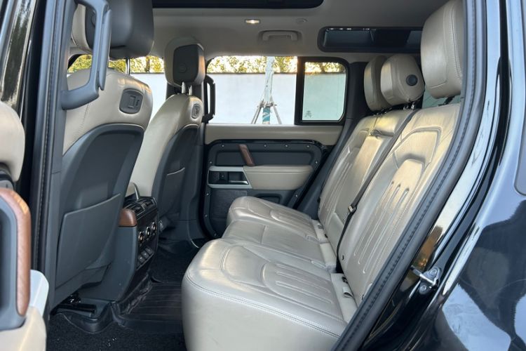 Used Land Rover Defender 2020 110 P400 HSE Interior 9