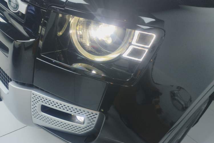 Used Land Rover Defender 2020 110 P400 HSE Left Front Headlight