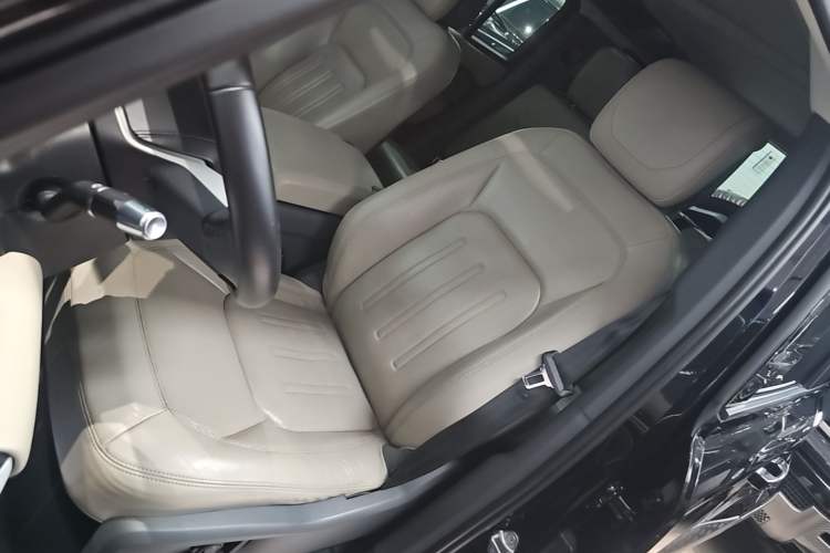 Used Land Rover Defender 2020 110 P400 Dark Special Edition Left Front Seat