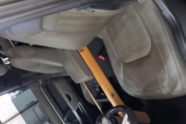 Used Land Rover Defender 2020 110 P400 SE Left Front Seat