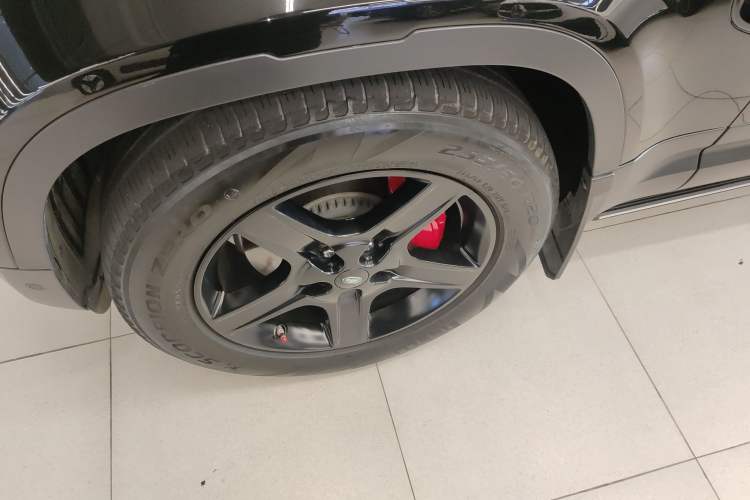 Used Land Rover Defender 2020 110 P400 HSE Left Front Wheel Hub