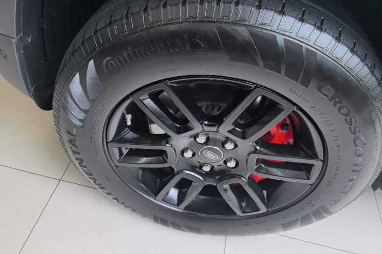 Used Land Rover Defender 2020 110 P400 SE Left Front Wheel Hub
