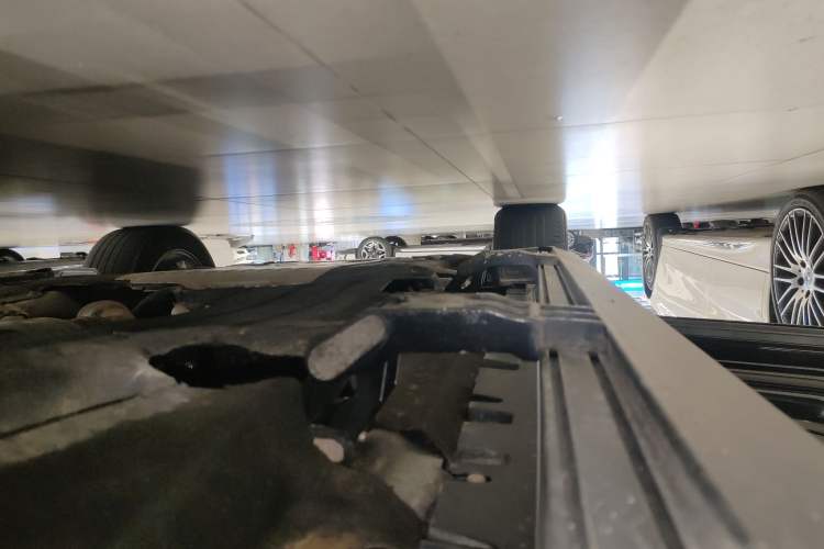 Used Land Rover Defender 2020 110 P400 HSE Left Side Sill