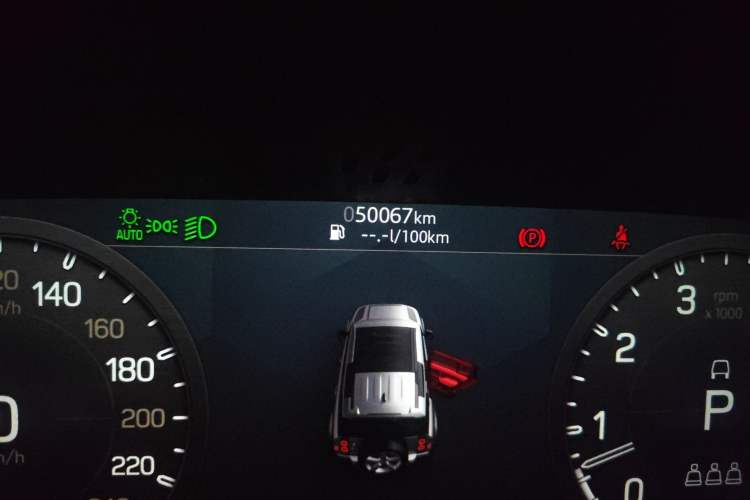 Used Land Rover Defender 2020 110 P400 HSE Odometer Close Up