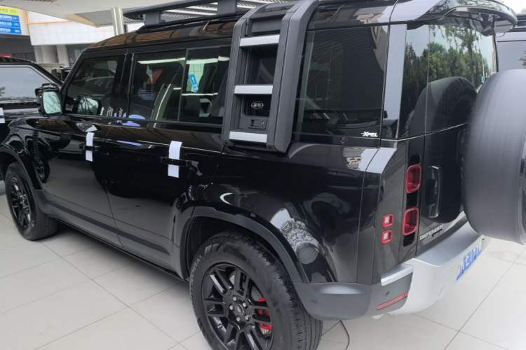 Used Land Rover Defender 2020 110 P400 SE Rear Left 45 Deg