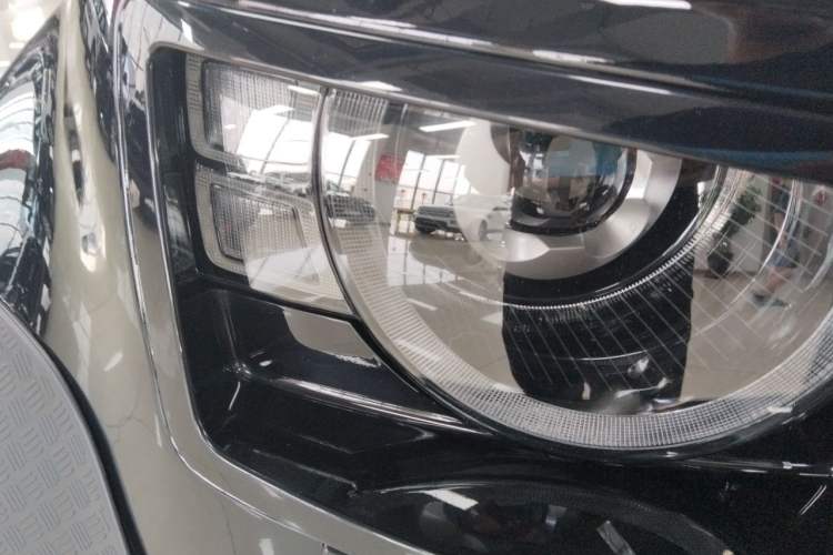 Used Land Rover Defender 2020 110 P400 Dark Special Edition Right Front Headlight