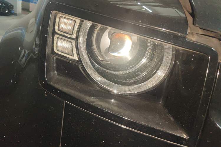 Used Land Rover Defender 2020 110 P400 HSE Right Front Headlight