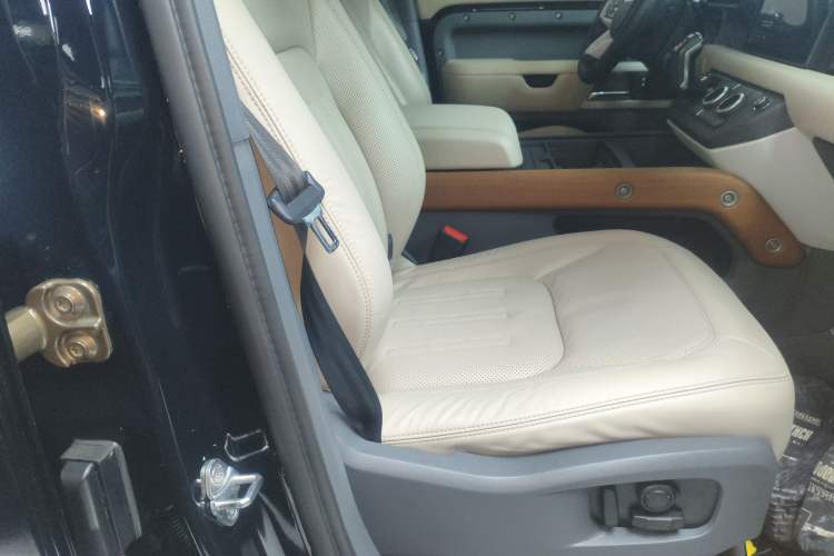 Used Land Rover Defender 2020 110 P400 HSE Right Front Seat