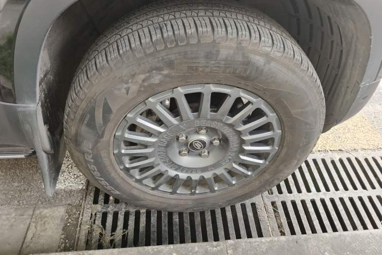 Used Land Rover Defender 2020 110 P400 SE Right Front Wheel Hub