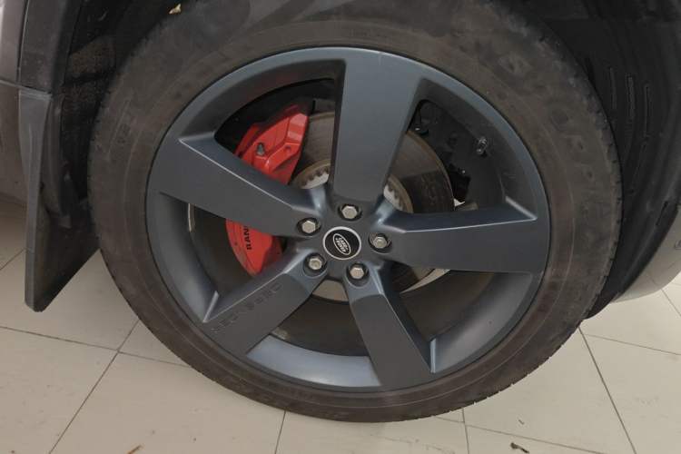 Used Land Rover Defender 2020 110 P400 X Right Front Wheel Hub