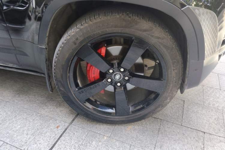 Used Land Rover Defender 2020 110 P400 SE Right Front Wheel Hub