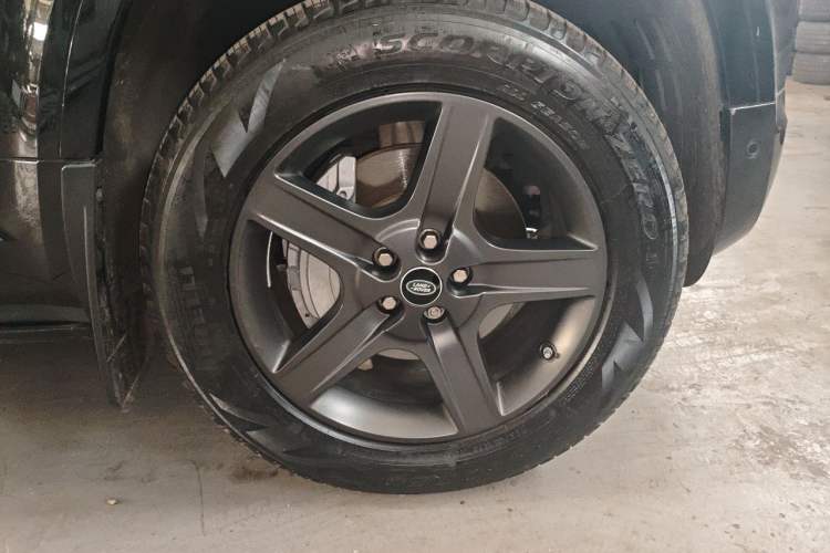 Used Land Rover Defender  Right Front Wheel Hub