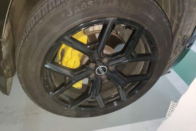 Used Land Rover Defender 2020 110 P400 SE Right Front Wheel Hub