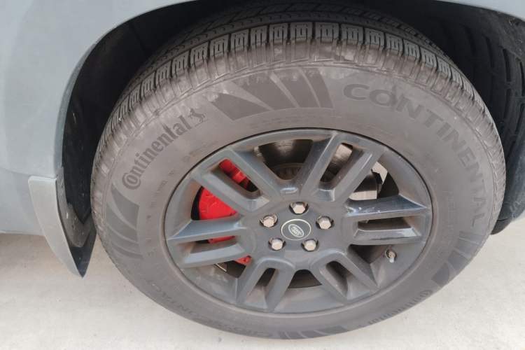 Used Land Rover Defender 2020 110 P400 SE Right Front Wheel Hub