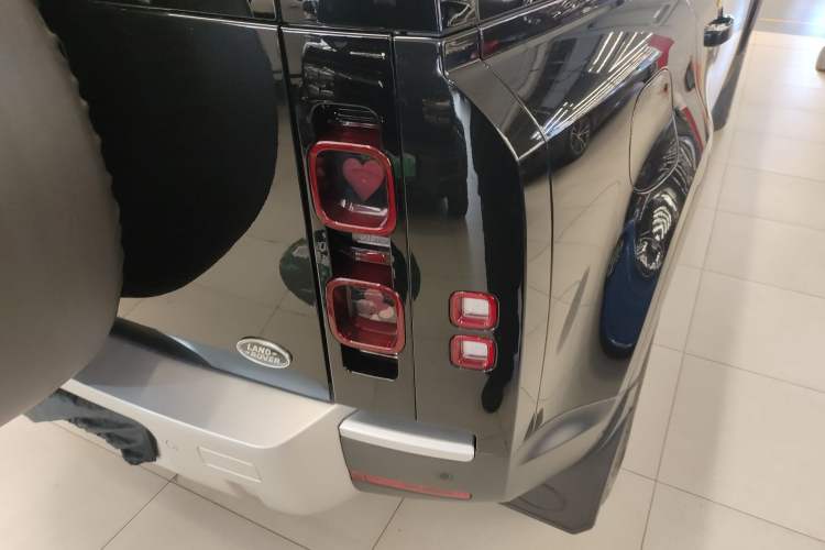 Used Land Rover Defender 2020 110 P400 HSE Right Rear Taillight