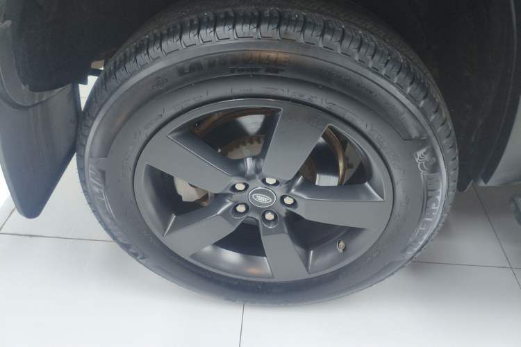 Used Land Rover Defender 2020 110 P400 HSE Right Rear Wheel Hub