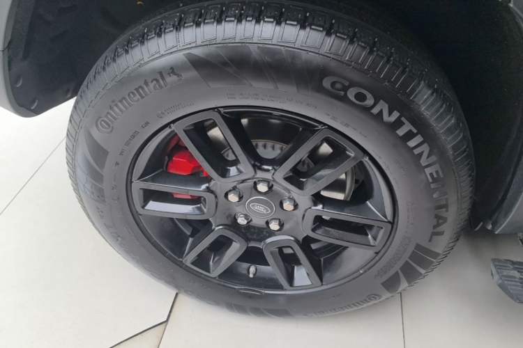 Used Land Rover Defender 2020 110 P400 SE Right Rear Wheel Hub