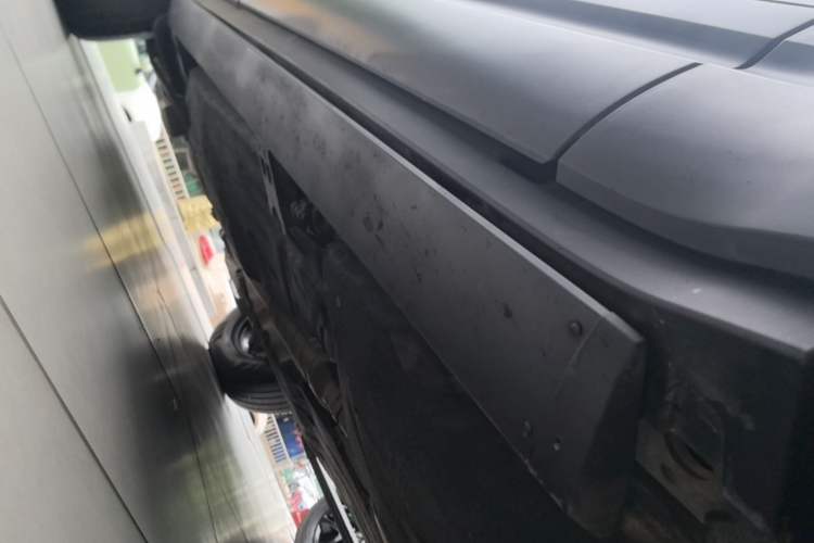 Used Land Rover Defender 2020 110 P400 SE Right Side Sill