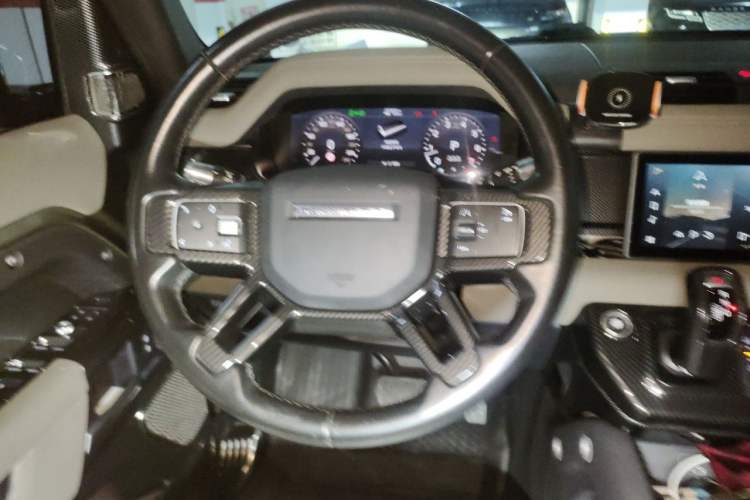 Used Land Rover Defender 2020 110 P400 SE Steering Wheel