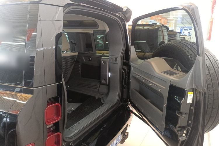 Used Land Rover Defender 2020 110 P400 SE Trunk