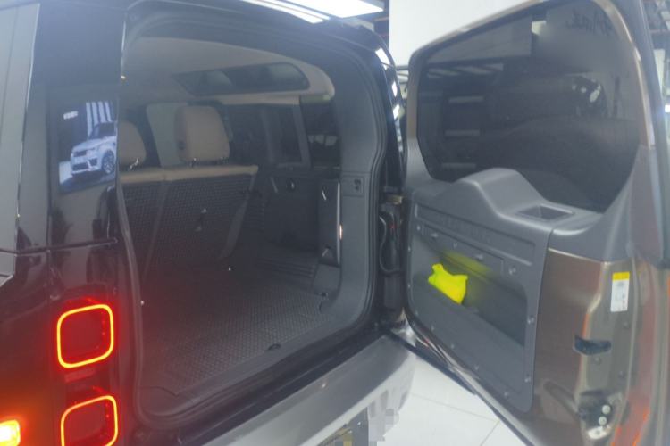 Used Land Rover Defender 2020 110 P400 HSE Trunk