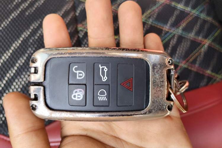 Used Land Rover Defender 2020 110 P400 SE Vehicle Key