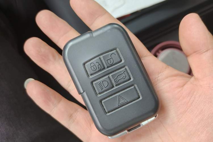 Used Land Rover Defender 2020 110 P400 SE Vehicle Key