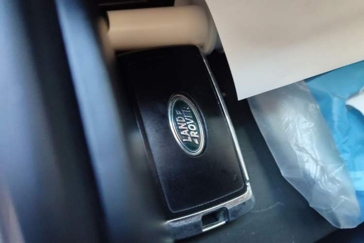 Used Land Rover Defender 2020 110 P400 SE Vehicle Key