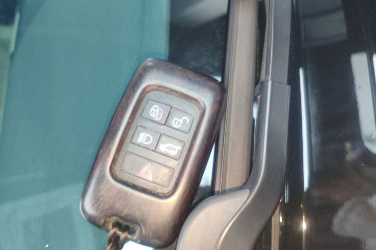 Used Land Rover Defender 2020 110 P400 HSE Vehicle Key