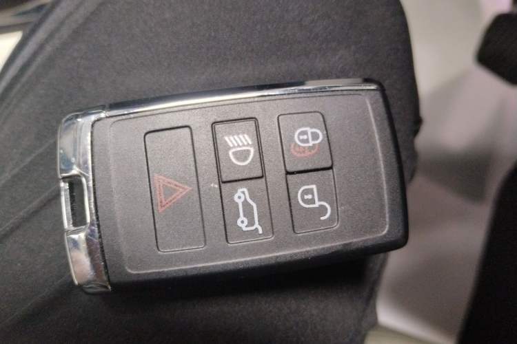 Used Land Rover Defender 2020 110 P400 Dark Special Edition Vehicle Key