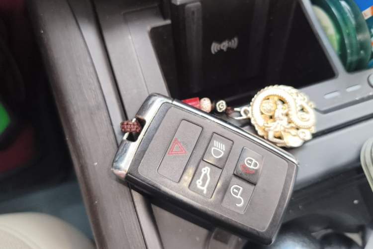 Used Land Rover Defender 2020 110 P400 SE Vehicle Key