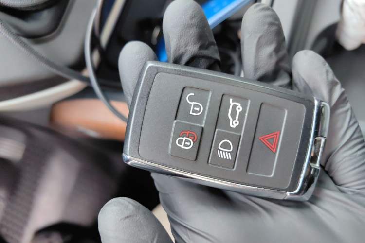 Used Land Rover Defender 2020 110 P400 Dark Special Edition Vehicle Key