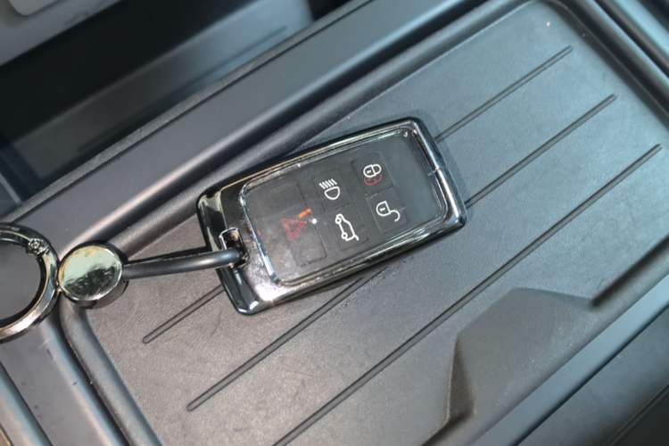 Used Land Rover Defender 2020 110 P400 SE Vehicle Key