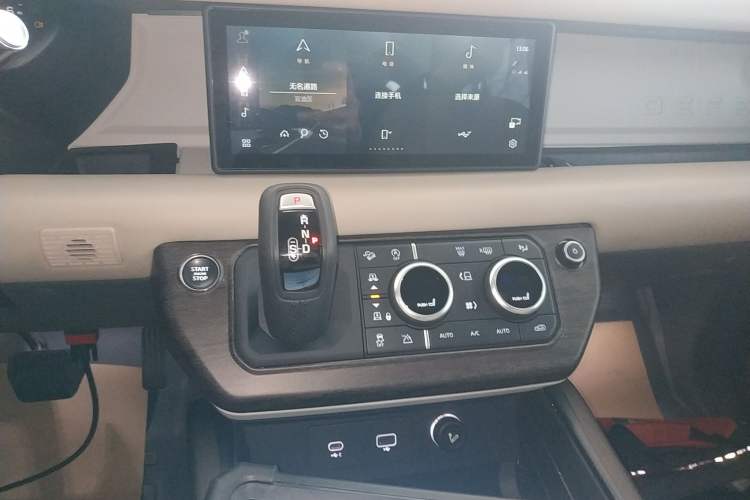 Used Land Rover Defender 2020 110 P400 Dark Special Edition Audio And AC Panel