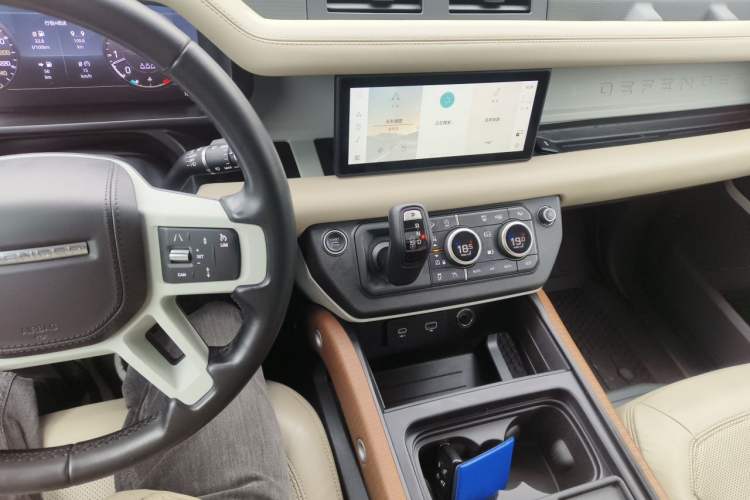 Used Land Rover Defender 2020 110 P400 Dark Special Edition Audio And AC Panel