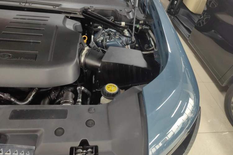 Used Land Rover Defender 2020 110 P400 Dark Special Edition Engine Bay Left