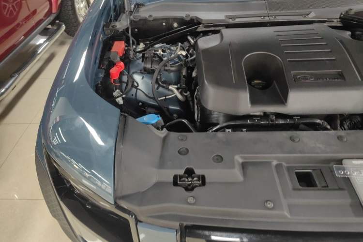 Used Land Rover Defender 2020 110 P400 Dark Special Edition Engine Bay Right