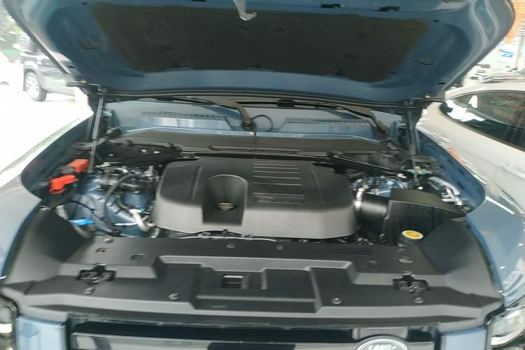 Used Land Rover Defender 2020 110 P400 Dark Special Edition Engine Bay