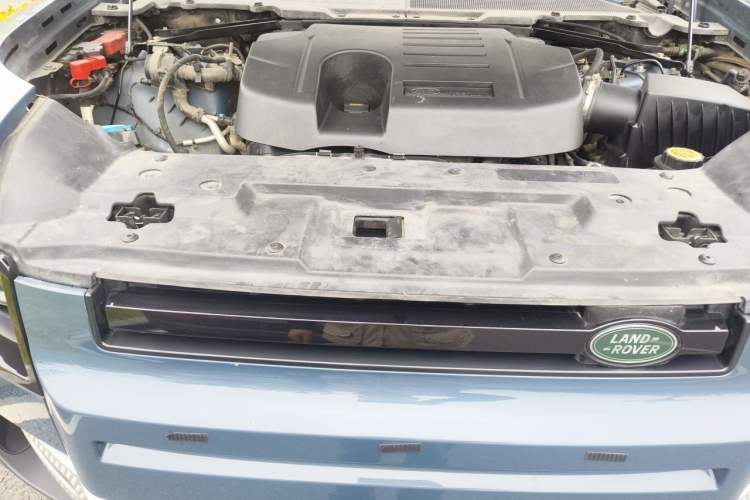 Used Land Rover Defender 2020 110 P400 Dark Special Edition Engine Bay