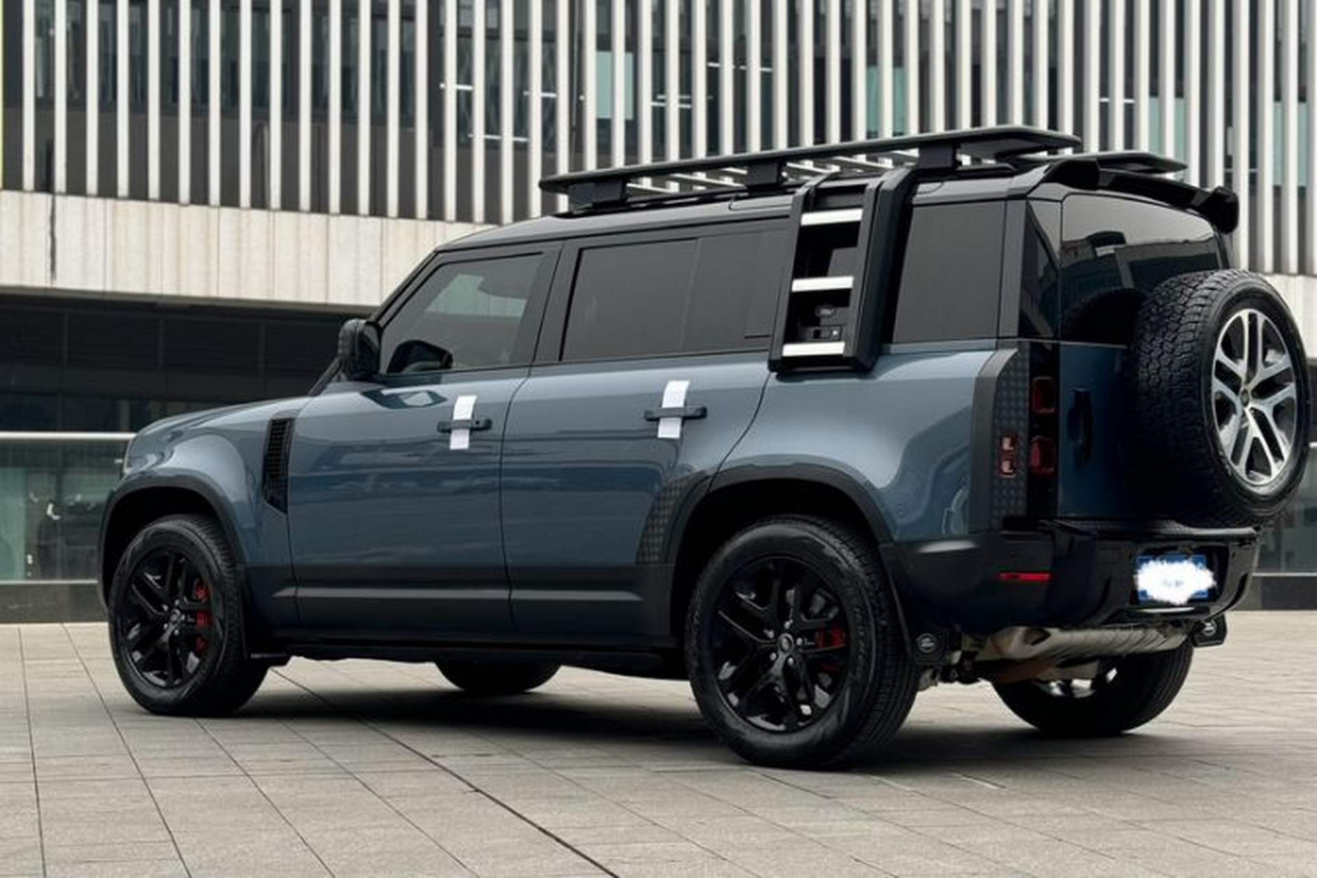 Used Land Rover Defender 2020 110 P400 Dark Special Edition Exterior 11