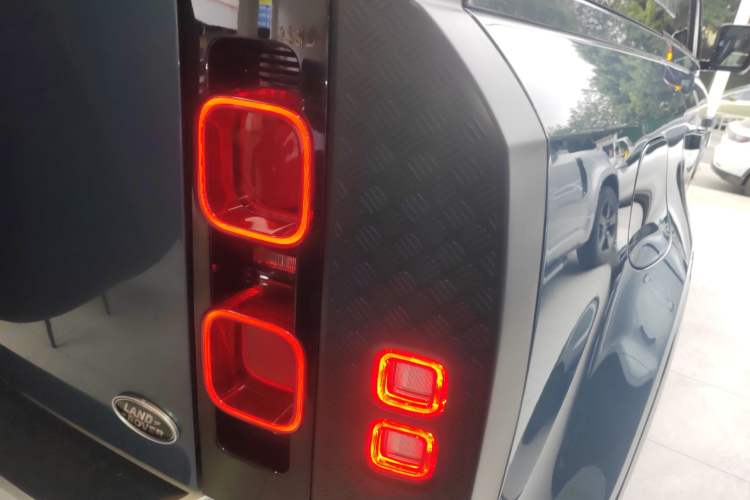 Used Land Rover Defender 2020 110 P400 Dark Special Edition Exterior 6