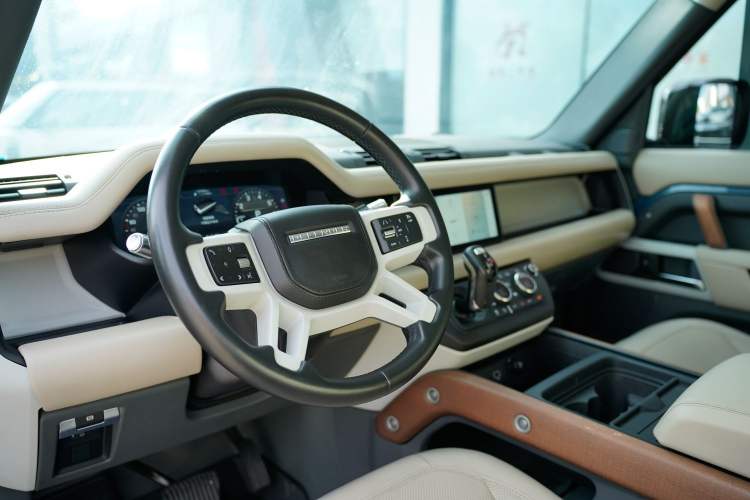 Used Land Rover Defender 2020 110 P400 HSE Exterior 7