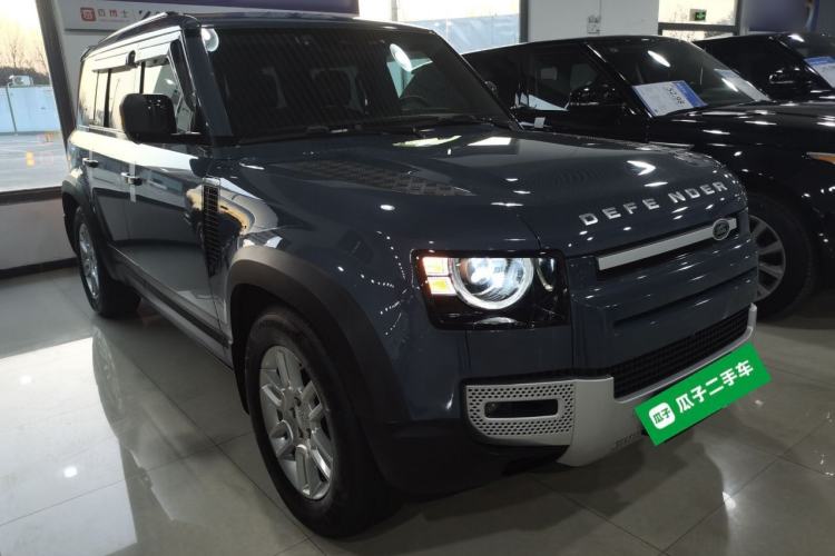 Used Land Rover Defender 2020 110 P400 SE Front Right 45 Deg