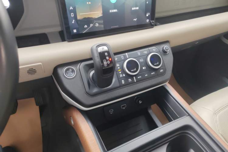 Used Land Rover Defender 2020 110 P400 Dark Special Edition Gear Lever