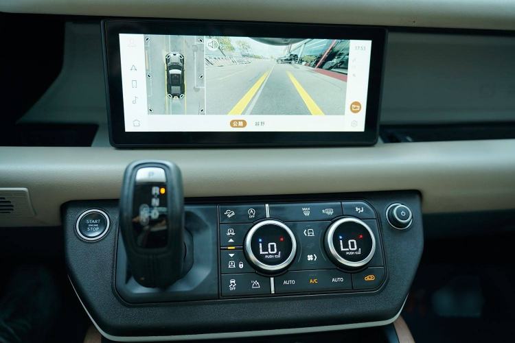 Used Land Rover Defender 2020 110 P400 HSE Interior 4