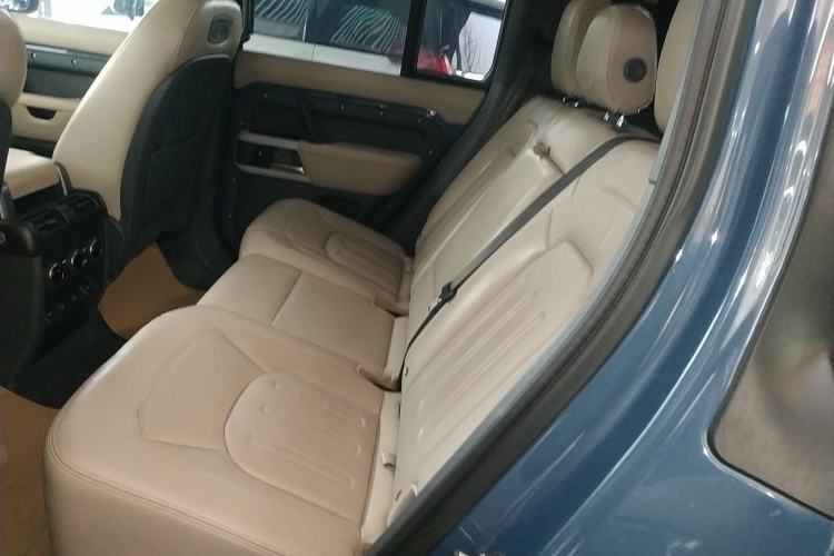 Used Land Rover Defender 2020 110 P400 Dark Special Edition Interior 4