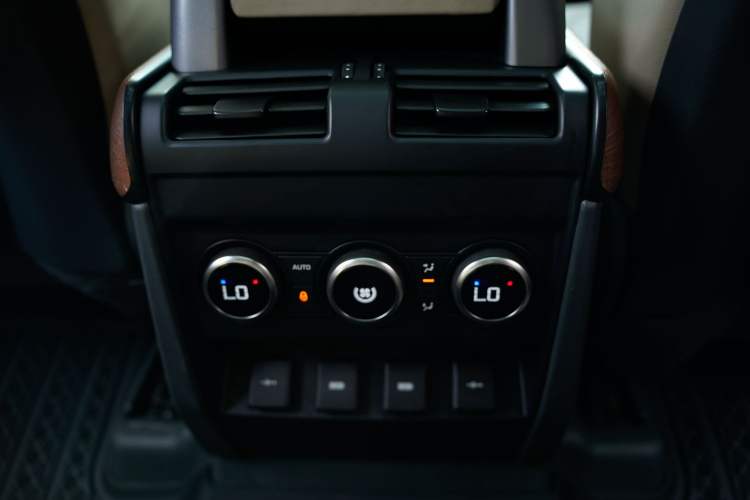 Used Land Rover Defender 2020 110 P400 HSE Interior 5